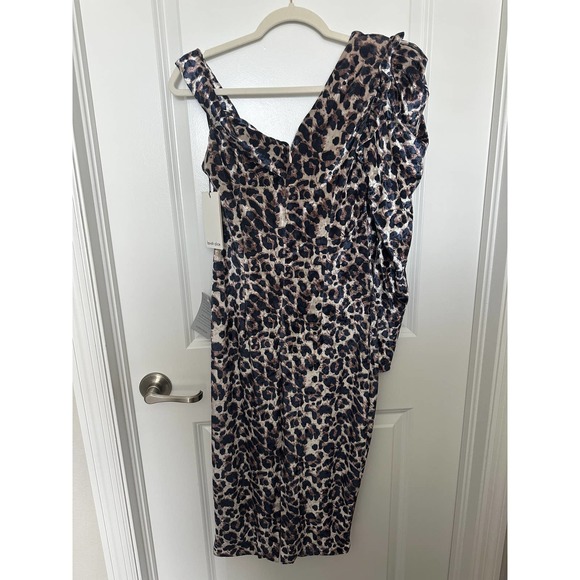 Lavish Alice ANIMAL PRINT LONG SLEEVE VELVET DRESS - Picture 9 of 11
